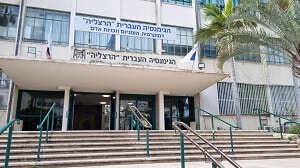 עותק של כניסה לגימנסיה